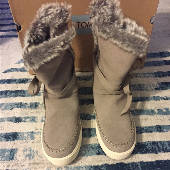 TOMS Vista Faux Fur Lined Suede Boot - Picture 13 of 13